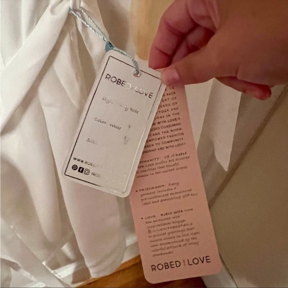 Robed With Love - White - Hildy Robe NWT and comes with a bag - Picture 7 of 8